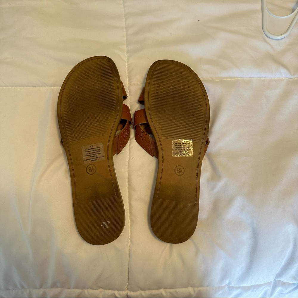 Brown Universal Thread Sandals - Picture 2 of 2